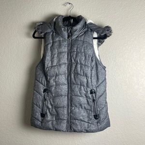 Women’s Sherpa lined Grey Puffy Vest size Medium. Super soft & cozy